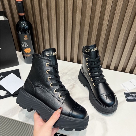 AMAZING leather combat boots I received these boots and more than one time . - Picture 3 of 6